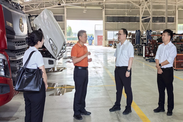 在（zài）重型車輛實訓（xùn）基地調研_副本.jpg