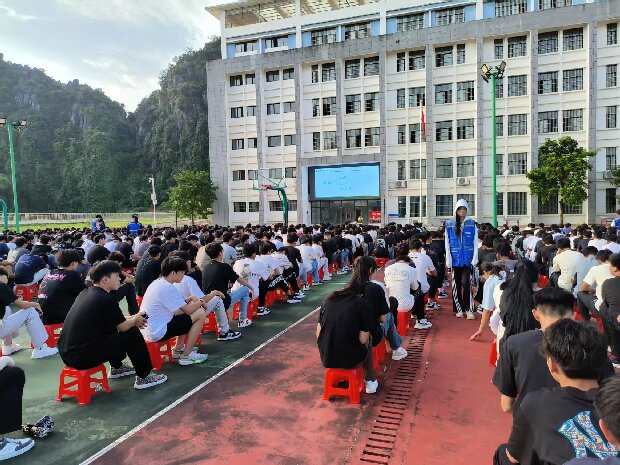4.專家為同學們講解傳染病預防知識.jpg