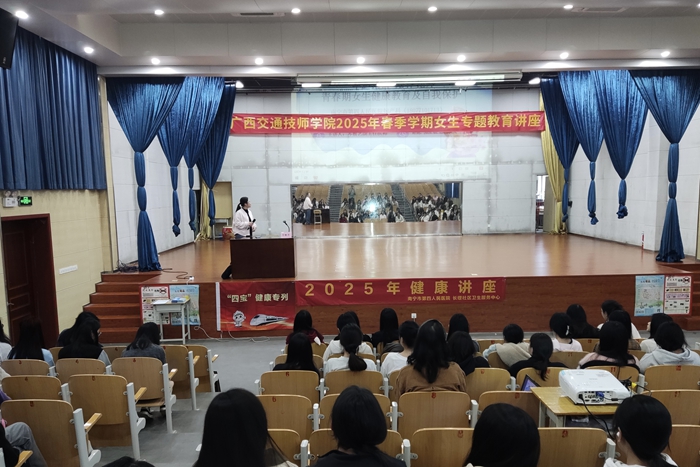 岑數藝醫師在（zài）長堽校區授課圖.jpg