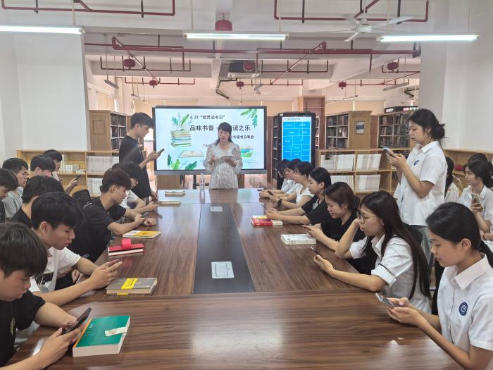古來婷（tíng）老師領讀《寫給母親》.jpg