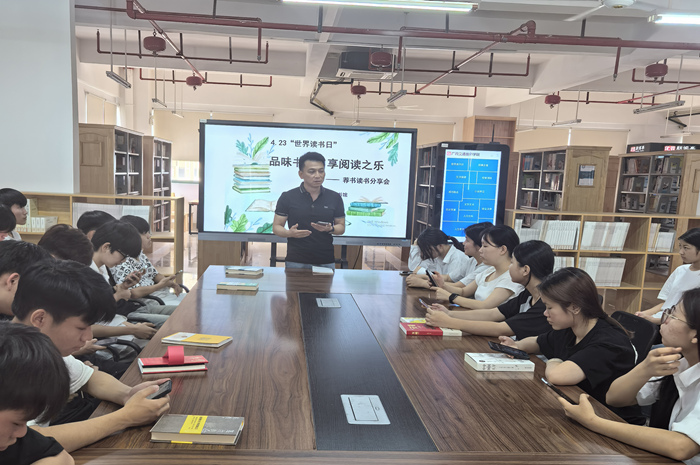 羅嶸（róng）老師朗誦《致橡樹（shù）》.jpg