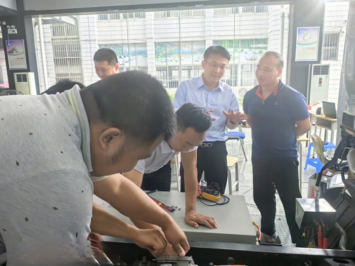 院長與柳汽專家交流_副本.jpg
